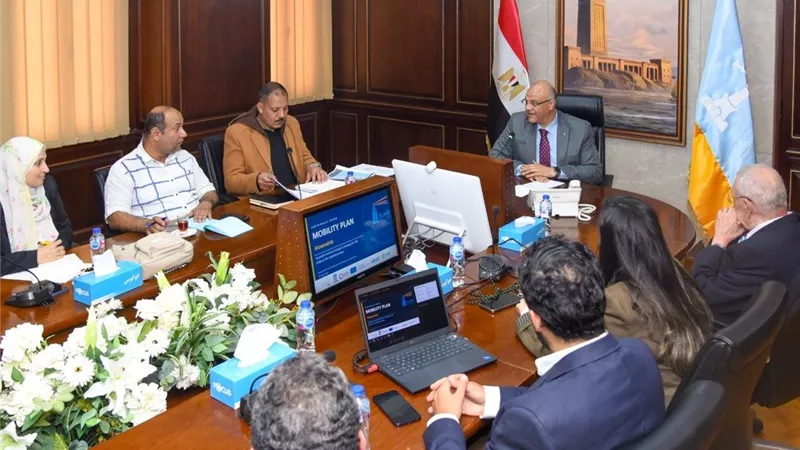محافظ الإسكندرية يبحث مع الهيئة القومية للأنفاق دراسة امتداد مشروع مترو أبو قير إلي منطقة العجمي 