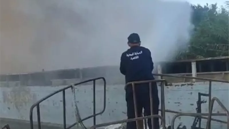 جزيرة الدهب في مصر القديمة تشتعل.. حريق ضخم يلتهم المخلفات والهيش وسط النيل