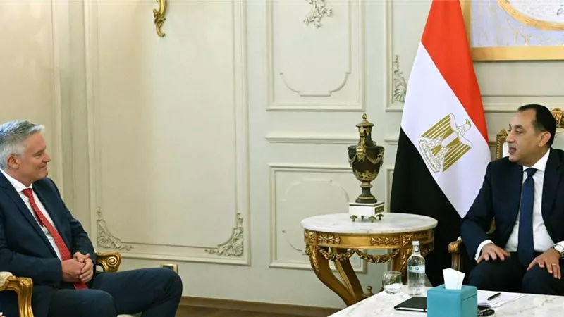 رئيس الوزراء يناقش التعاون مع سكرتير عام منظمة التعاون الاقتصادي والتنمية