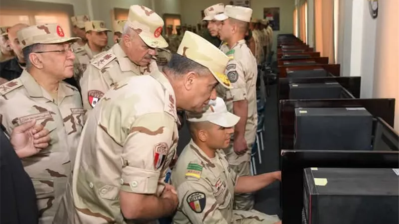 وزير الدفاع يتفقد منظومة إعداد المقاتلين.. تأهيل متكامل وفق أحدث النظم العسكرية