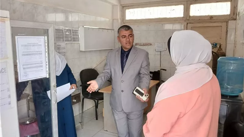 وكيل صحة المنيا يفاجئ وحدة كوم اللوفي ويصدر قرارات عاجلة استجابة للمواطنين