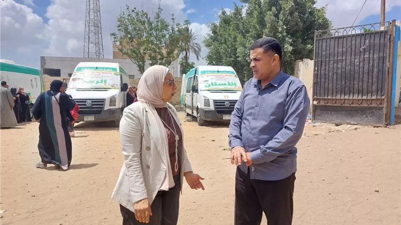 926 مواطنًا يتلقون خدمات طبية مجانية بقافلة الرياح بالقنطرة غرب الإسماعيلية 