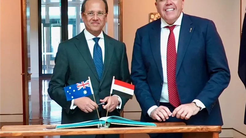 السفير المصري في أستراليا يلتقي برئيس البرلمان الفيدرالي الأسترالي