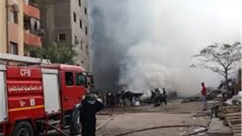 السيطرة على حريق هائل بمخزن خردة بالفيوم دون تسجيل إصابات 