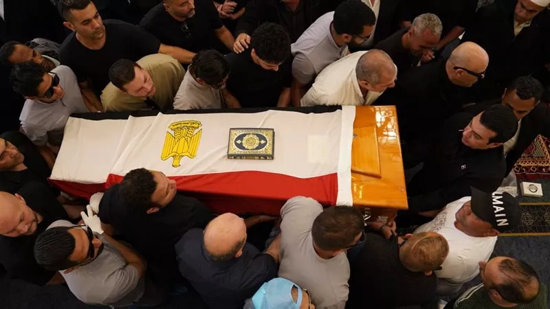 غياب لافت في وداعه.. فنانون يتخلفون عن حضور جنازة هاني شاكر رغم صداقتهم المقربة