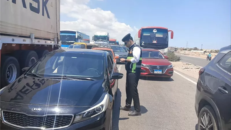 محافظ الدقهلية يتابع حملة للكشف عن تعاطي المواد المخدرة والمخالفات المرورية على طريق جمصة