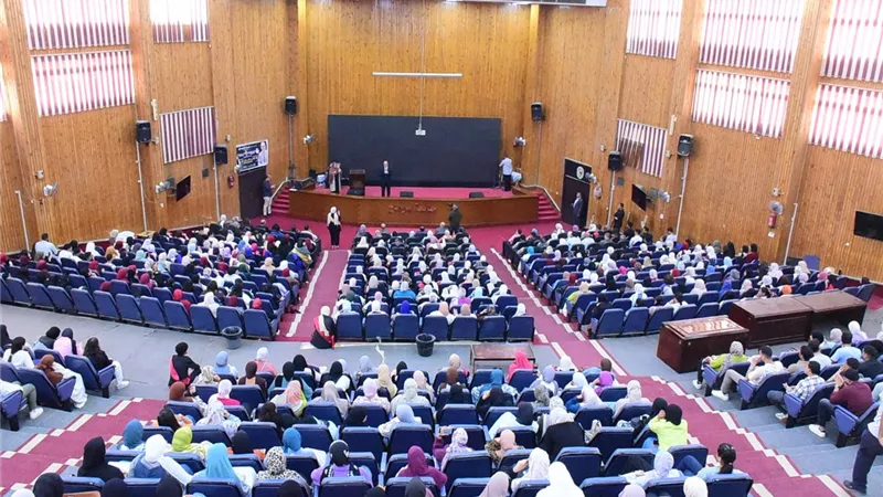 80 مشاركة بحثية وفنية لطلاب التربية النوعية بجامعة سوهاج في مؤتمرهم الأول