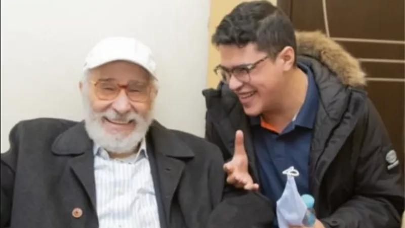 بكلمات مؤثرة.. حفيد عبد الرحمن أبو زهرة يدعمه في أزمته الصحية 