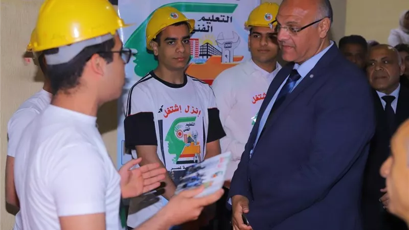 محافظ الإسكندرية يلتقي فريق مبادرة 