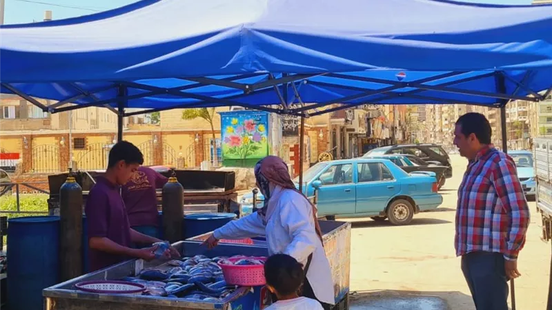 محافظ الدقهلية يتابع الأسعار والتخفيضات بالمعرض الدائم للسلع الغذائية بحي غرب المنصورة