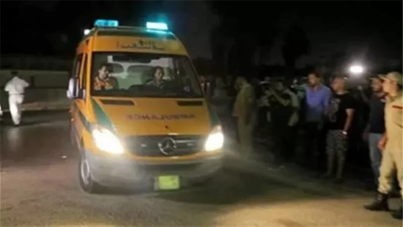 إصابة عاملين إثر سقوطهما من سقالة مسجد خلال عملهما في قنا