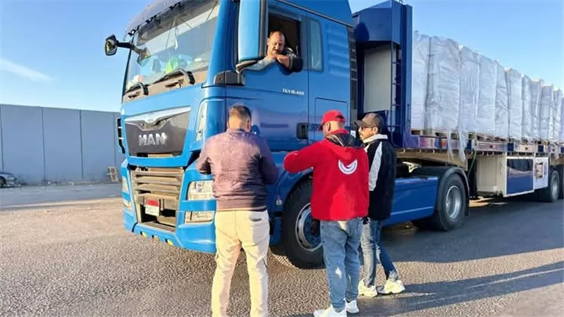 الهلال الأحمر المصري يدفع بأكثر من 3 آلاف طن مساعدات لدعم الفلسطينيين