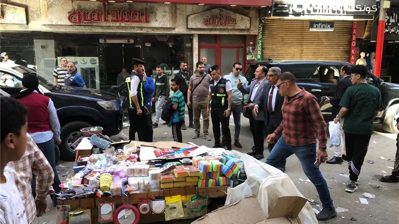 محافظ الدقهلية يشهد حملة لرفع الإشغالات والتعديات بحي غرب المنصورة