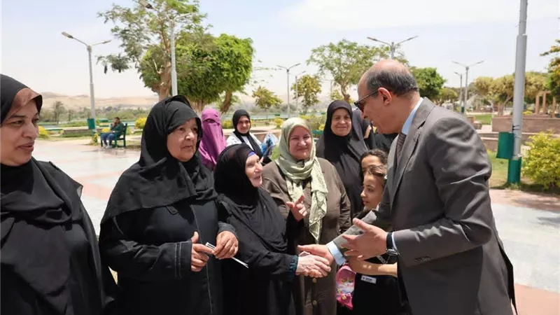 محافظ المنيا يهنئ حجاج الجمعيات الأهلية قبل سفرهم: أنتم سفراء للوطن في الأراضي المقدسة