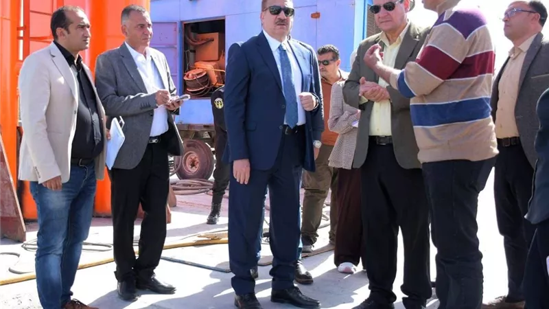 لقرب افتتاحه.. محافظ بورسعيد  أعمال إنشاء كوبري النصر العائم الجديد