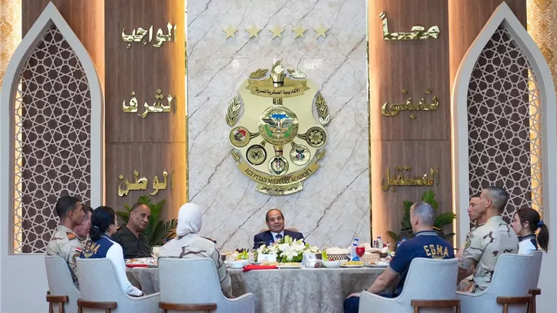 الرئيس السيسي يُجري حوارًا مفتوحًا مع طلاب الأكاديمية العسكرية المصرية