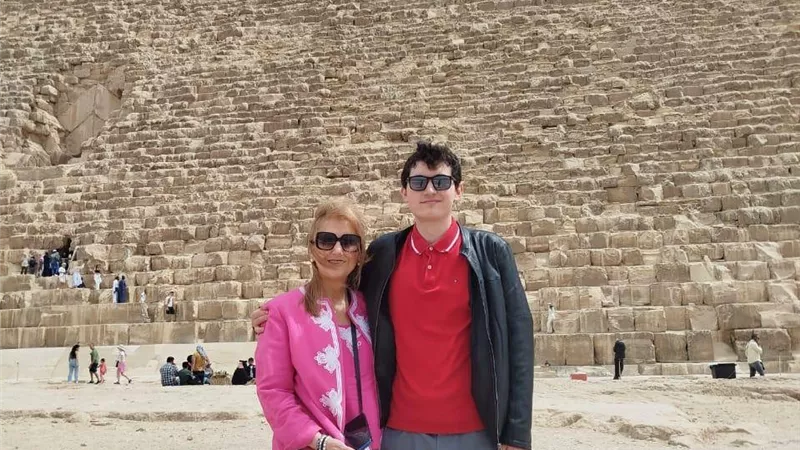  الرئيس التنفيذي للمجلس العالمي للسياحة والسفر تزور منطقة أهرامات الجيزة