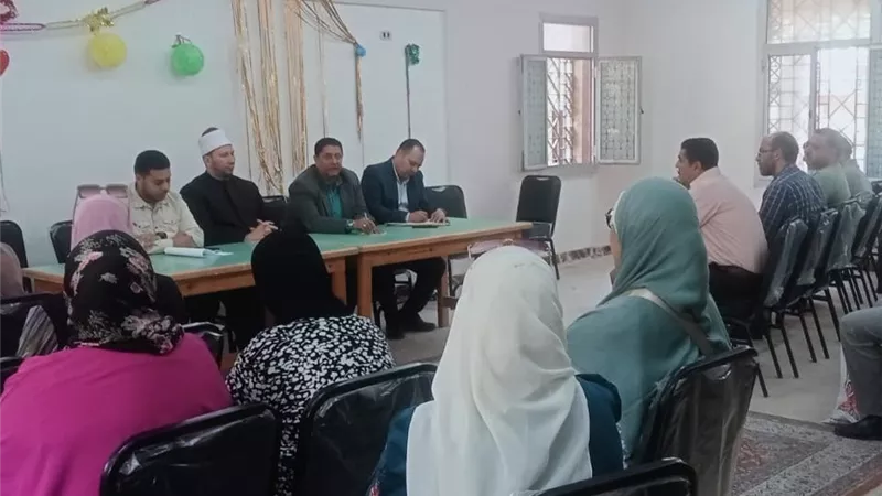 استعدادًا لانطلاق الامتحانات.. رئيس منطقة الإسكندرية الأزهرية يجتمع برؤساء اللجان