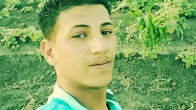 ضحى بروحه ليعيش جاره.. مصطفى 