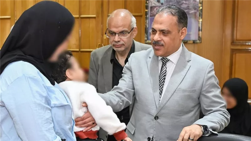 توزيع كراسي متحركة وسماعات أذن وأطراف صناعية لذوي الهمم بالشرقية 
