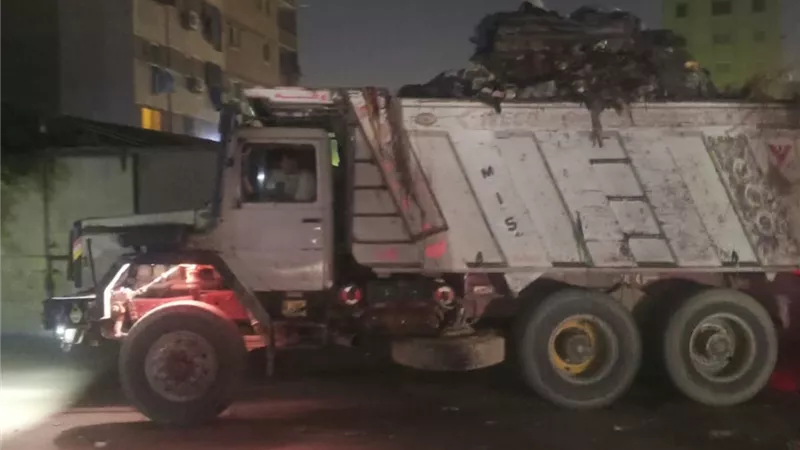 محافظة الجيزة ترفع 650 طن مخلفات من منطقة أرض الرخام بالمنيرة الغربية