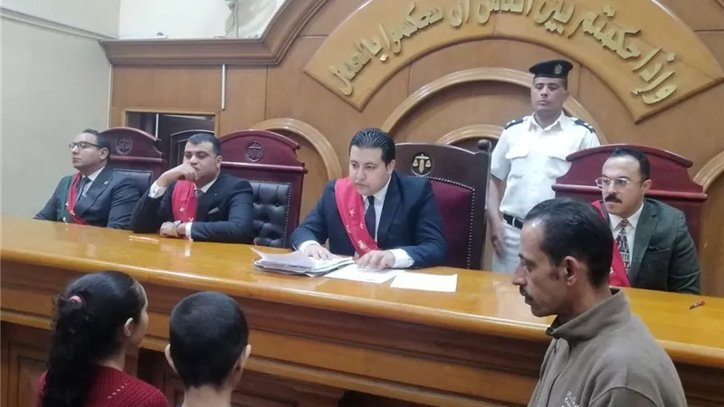 بدء محاكمة المتهمين بقتل طفلة وسرقة هاتفها وقرطها الذهبي بالشرقية