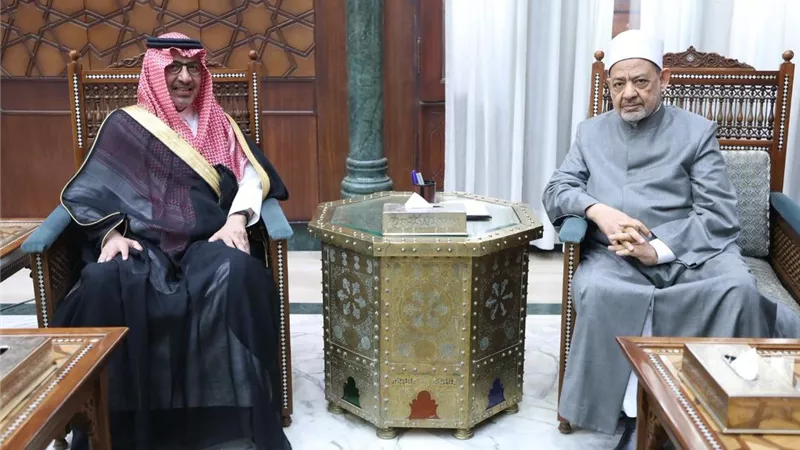 شيخ الأزهر يستقبل السفير السعودي ويؤكد تقدير مصر لجهود المملكة في تنظيم الحج
