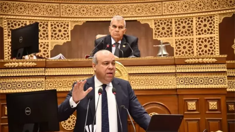وزير الطيران : لا بيع للمطارات.. وطرح إدارتها للتشغيل فقط بشفافية كاملة أمام البرلمان