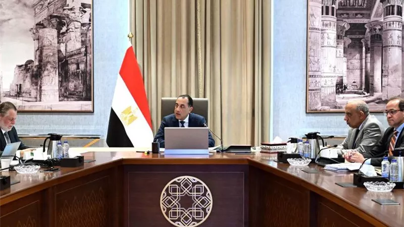 مدبولي يتابع خطة تدبير الاحتياجات المالية اللازمة لتوفير المزيد من احتياطيات الوقود قبل حلول  الصيف
