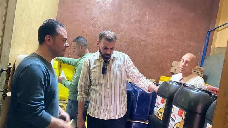ضبط 4 أطنان زيوت سيارات وشحوم مجهولة المصدر في الإسكندرية 