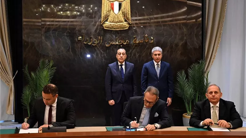 خطوة نحو الرقمنة.. مدبولي يشهد تشغيل منظومة التأشيرة الفورية عند الوصول لمطار القاهرة
