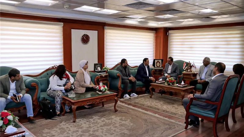 محافظ سوهاج يستقبل فريق الوحدة المركزية لمبادرة حياة كريمة 