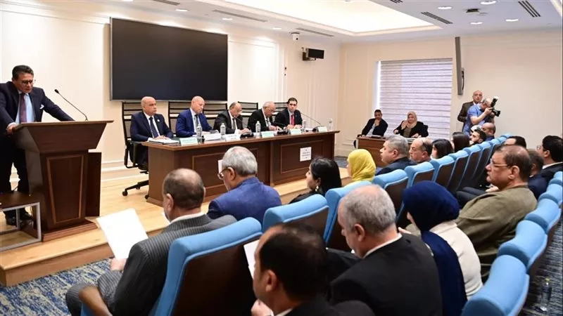 انت بتدافع عن الحكومة ولا الشعب .. مشادة ساخنة بين نائبين بلجنة الإدارة المحلية بسبب مخالفات السلام ثان