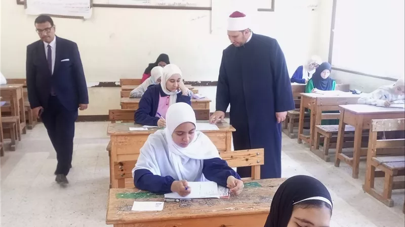 انطلاق امتحانات الشهادات الابتدائية والإعدادية والقراءات بمراحلها الثلاث بمنطقة الإسكندرية الأزهرية