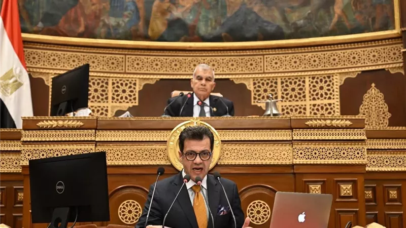 عضو مجلس شيوخ يعرض طلب مناقشة عامة في حضور وزير الطيران 