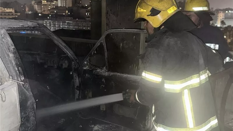 السيطرة على حريق سيارة نقل بالطابق السابع داخل جراج العتبة 