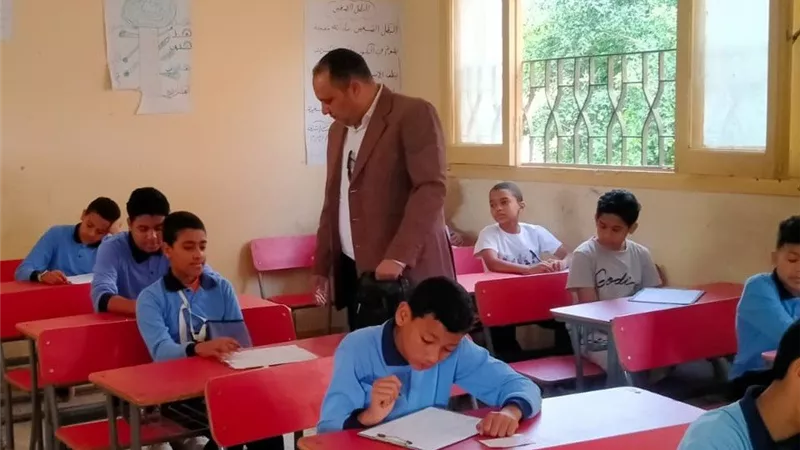 رئيس منطقة الإسكندرية الأزهرية يواصل متابعته الميدانية للجان الشهادتين الابتدائية والإعدادية