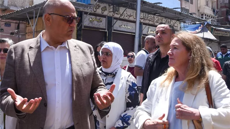 محافظ الإسكندرية ومديرة الوكالة الألمانية يتفقدان منطقة 