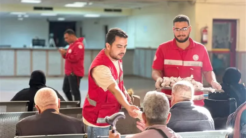 الهلال الأحمر يستقبل الدفعة 41 من الجرحى الفلسطينيين عبر معبر رفح