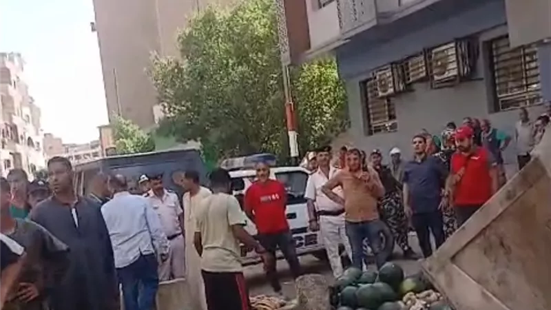 بعد مقتل وإصابة 5 أشخاص داخل السوق.. حملة مكبرة لإزالة الباعة الجائلين بنجع حمادي