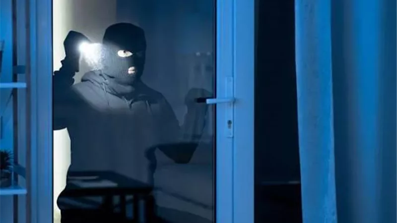 10 سنين عشرة انتهت بسرقة.. سقوط سائق استولى على خزينة مهندس في بولاق الدكرور