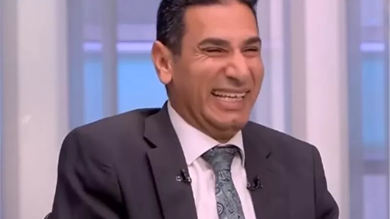 شريف عامر ممازحًا نائب رئيس تنظيم الاتصالات: «حد قالك قفل الراوتر وافتحه تاني؟»