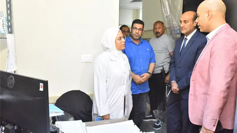 محافظ أسيوط يتابع انتظام العمل والوقوف على مستوى الخدمات الطبية بمستشفى المبرة 