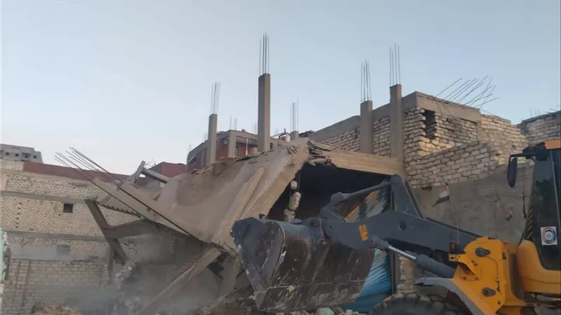 الإسكندرية تضرب بيد من حديد.. حملات مكبرة لإزالة مخالفات البناء واسترداد هيبة الدولة