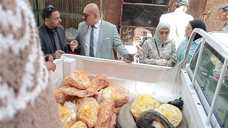 ضبط 231 كيلو لحوم ودواجن ولانشون فاسد خلال حملات رقابية بالمنيا
