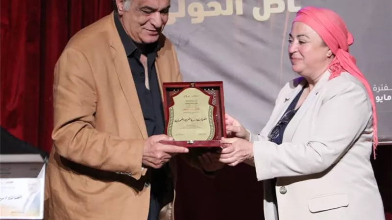 تكريم الفنان رياض الخولي في افتتاح الدورة الخامسة من مهرجان المسرح العالمي