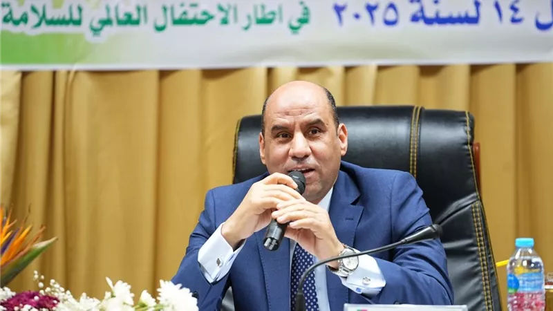 وزير العمل من «كيما» بأسوان: الجمهورية الجديدة تُبنى بسواعد الإنتاج ودعم الصناعة