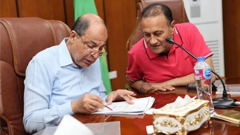 محافظ المنيا يناقش تطوير الخدمات مع نواب شمال المحافظة