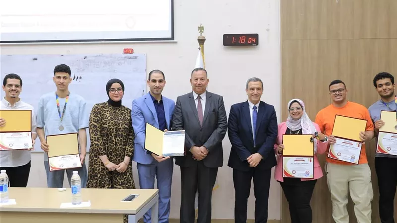 جامعة المنصورة الجديدة تكرم أبطال الحاسب بعد إنجازهم العالمي برومانيا