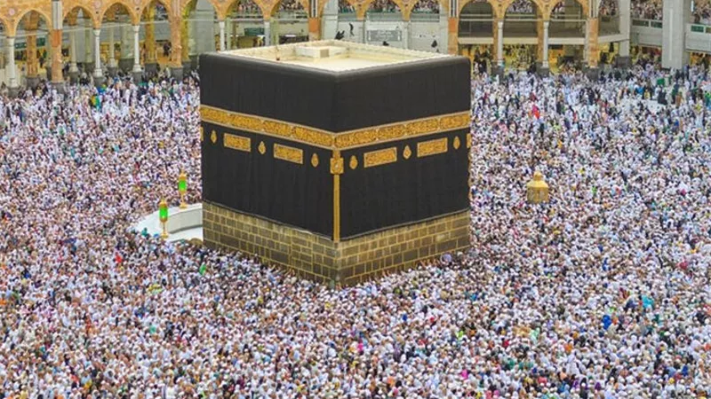 كيف تُؤدى مناسك الحج؟ علي جمعة يشرح هيئات الإحرام الثلاث ويُوضح حكم الإحرام قبل الميقات